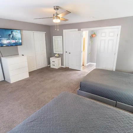 Spacious 2-Bedroom Townhouse With Pool & Private Patio In Central Las Vegas Exterior photo