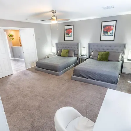 Spacious 2-Bedroom Townhouse With Pool & Private Patio In Central Las Vegas Exterior photo