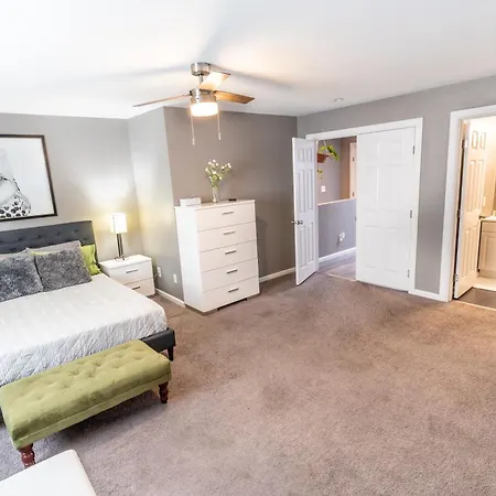 Spacious 2-Bedroom Townhouse With Pool & Private Patio In Central Las Vegas Exterior photo