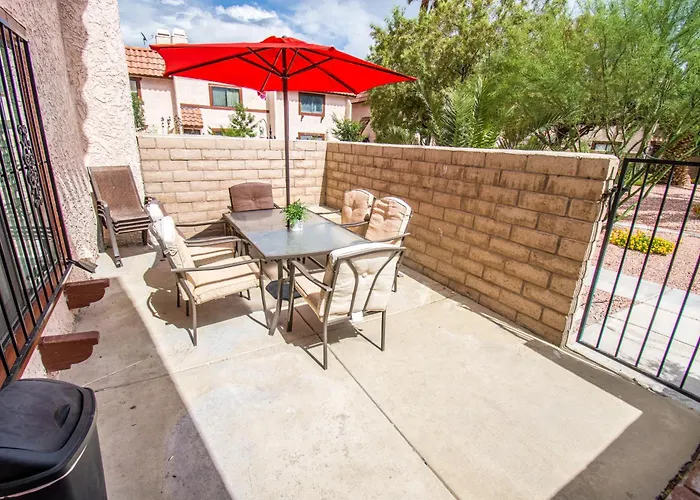 Spacious 2-Bedroom Townhouse With Pool & Private Patio In Central Las Vegas